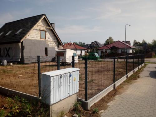 ogrodzenia-ogrodzenie-panelowe-plot-ploty-palisadowe-gabionowe-metalowe-aluminiowe-nowoczesne-slupki-siatka-katowice-poznan-warszawa-pila (16)