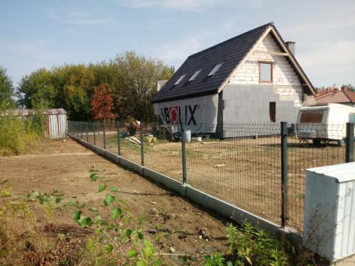 ogrodzenia-ogrodzenie-panelowe-plot-ploty-palisadowe-gabionowe-metalowe-aluminiowe-nowoczesne-slupki-siatka-katowice-poznan-warszawa-pila (18)