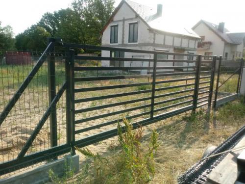 ploty-ogrodzenia-panelowe-betonowe-metalowe-z-siatki-systemowe-srutowane-gabionowe-lupane (207)