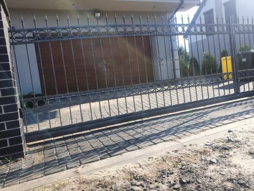 ploty-ogrodzenia-panelowe-betonowe-metalowe-z-siatki-systemowe-srutowane-gabionowe-lupane (414)